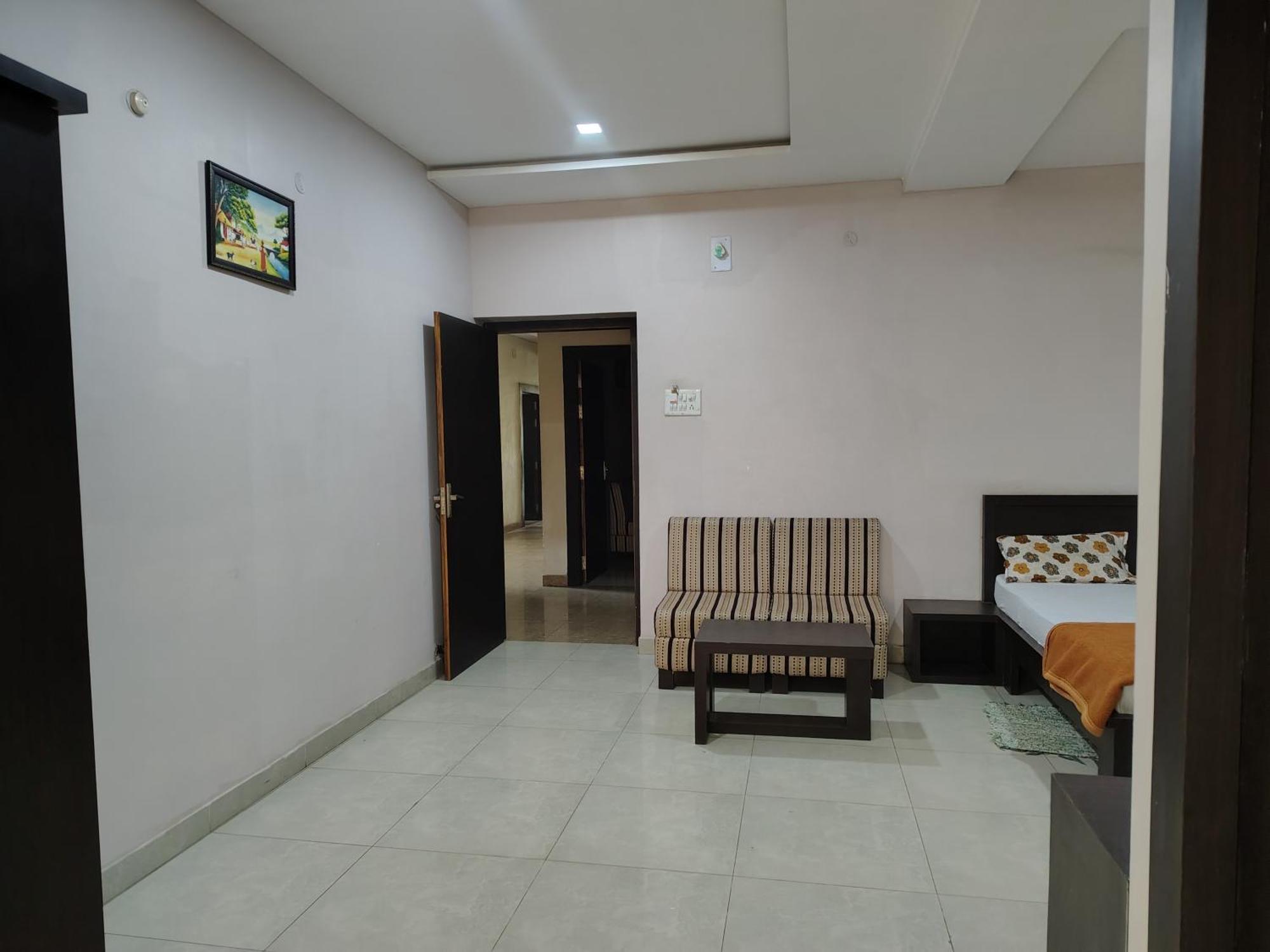 Hotel Indraprasth Balangir エクステリア 写真