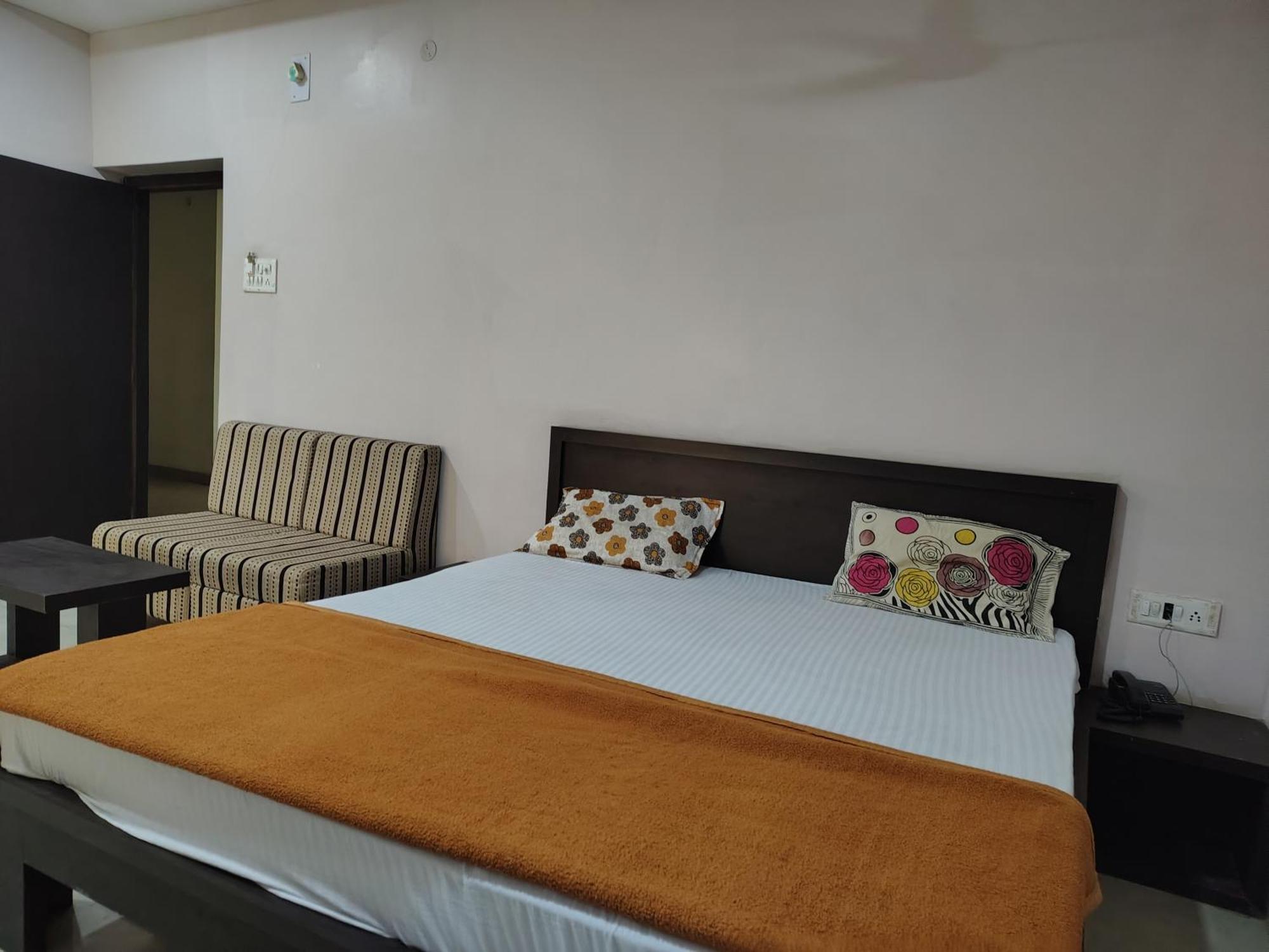 Hotel Indraprasth Balangir エクステリア 写真